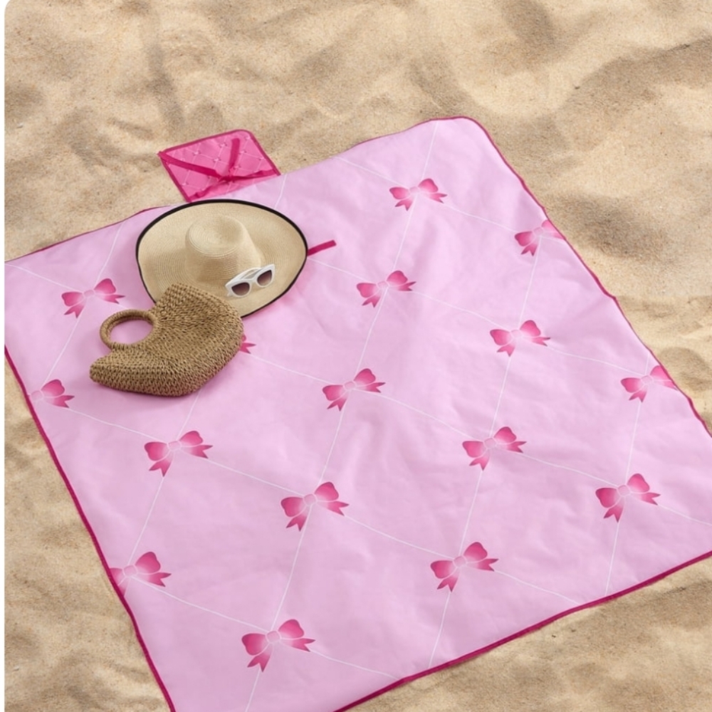 Paris Hilton Pink Beach Blanket - Picture 6 of 8